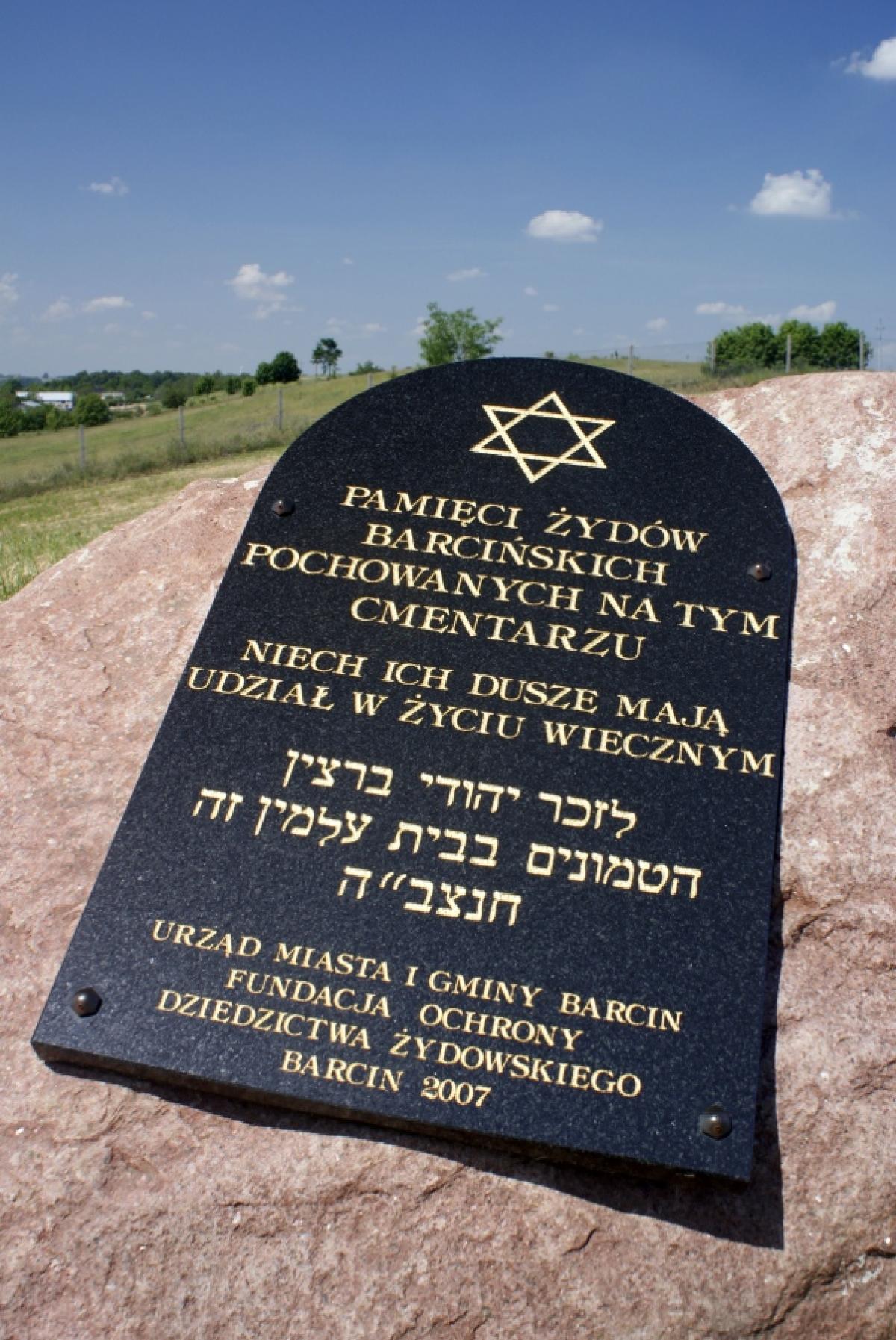 Wikipedia, Bilingual gravestones, Jewish cemetery in Barcin, Jewish gravestones, Self-published work