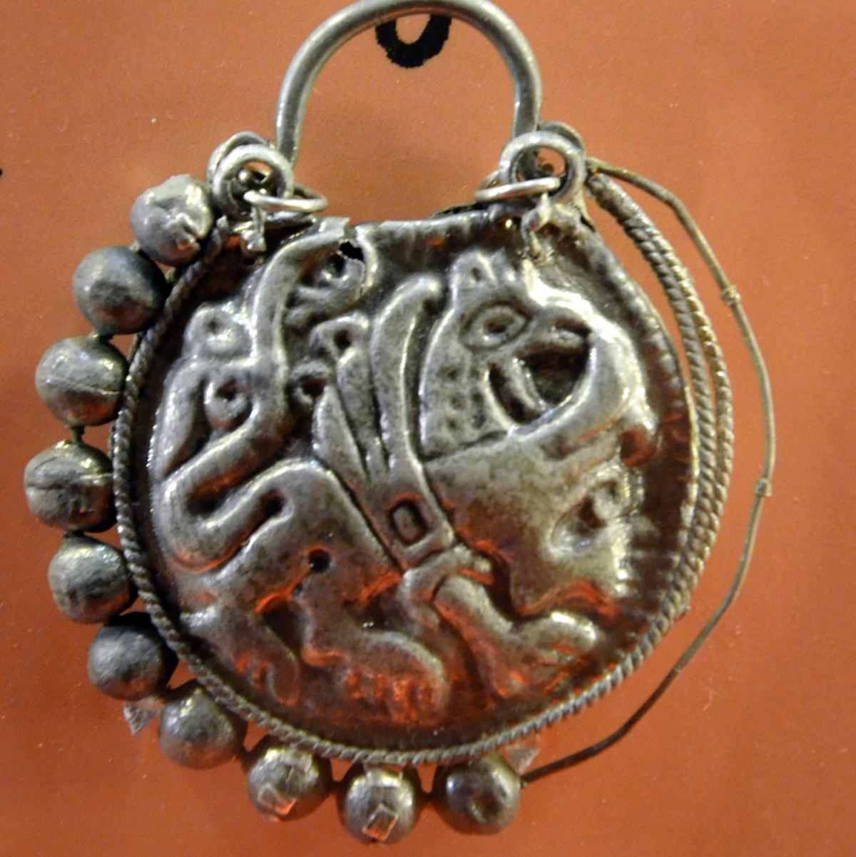 Wikipedia, 12th-century jewellery, Archaeological collections in the Historical Museum in Sanok, Cem
