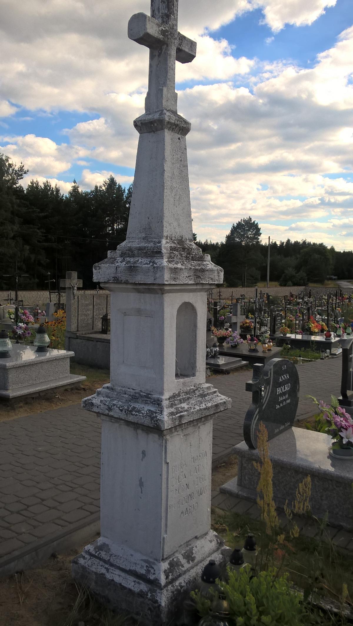Wikipedia, Cemetery in Tereszpol, Self-published work