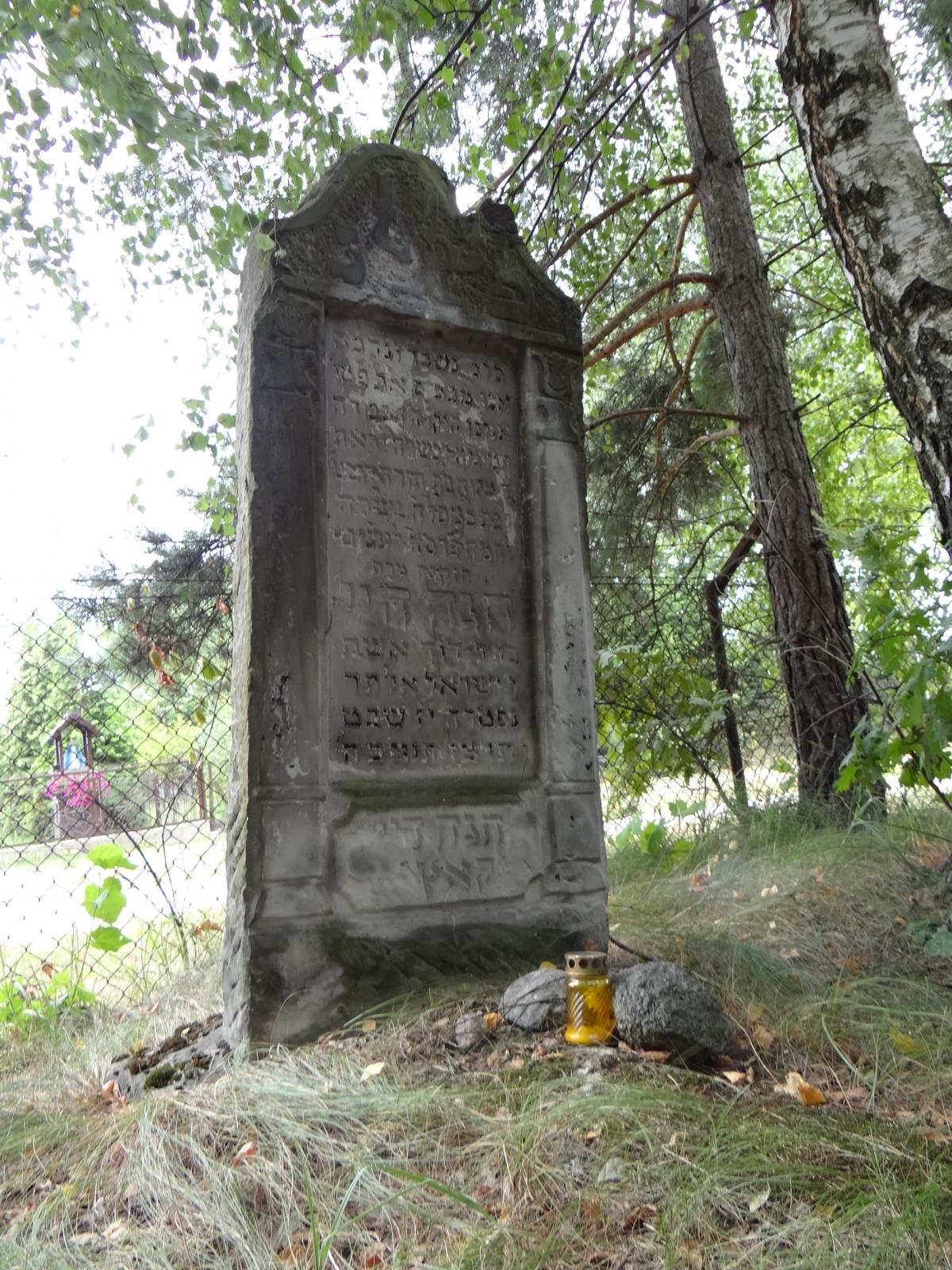 Wikipedia, Old Jewish cemetery in Brok, Self-published work, Shabbat Candles on Jewish gravestones i