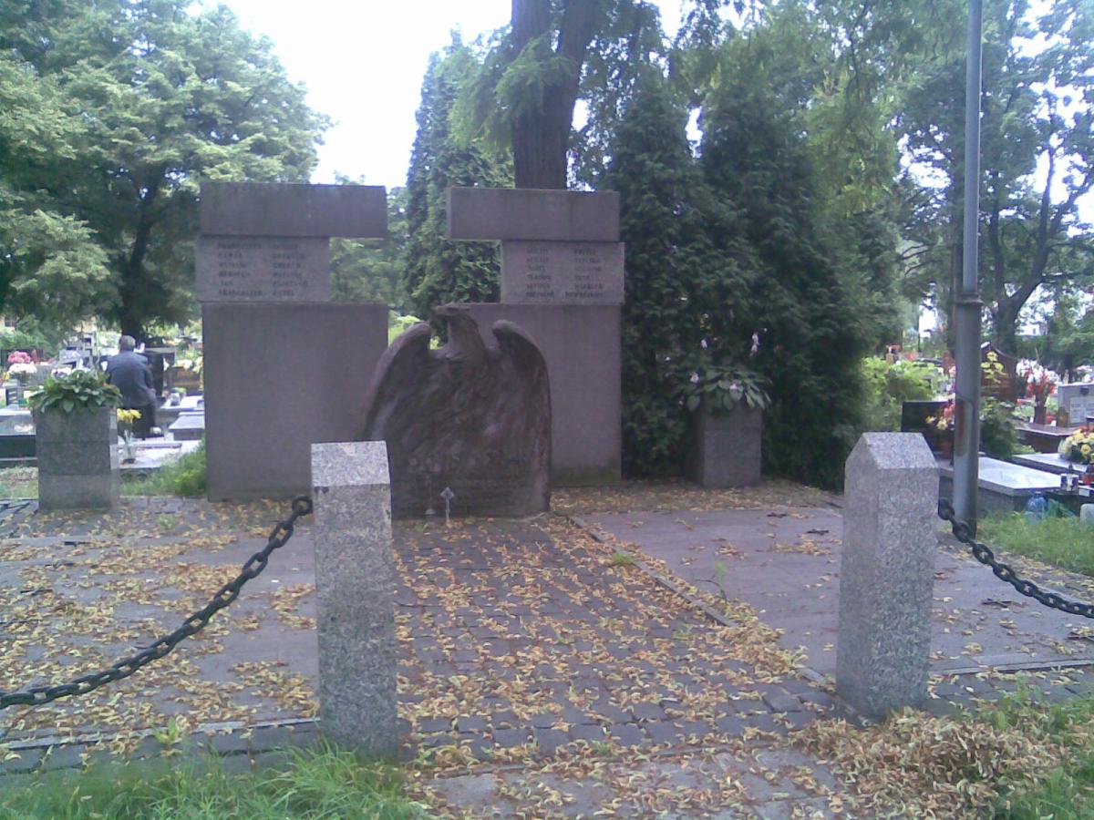 Wikipedia, Cemetery on Le Ronda Street in Katowice, Dąbrówka Mała, Monuments and memorials in Katowi