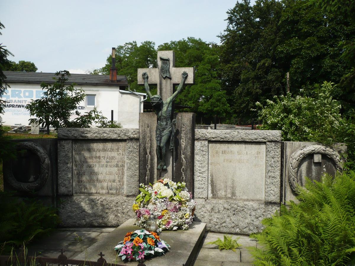 Wikipedia, Municipal cemetery in Nowa Ruda, Self-published work