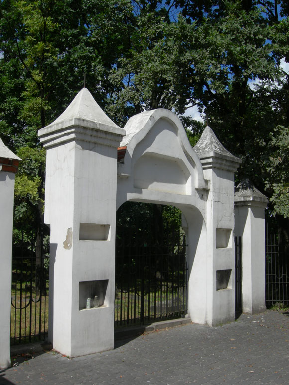 Wikipedia, Jewish cemetery in Grodzisk Mazowiecki, Self-published work