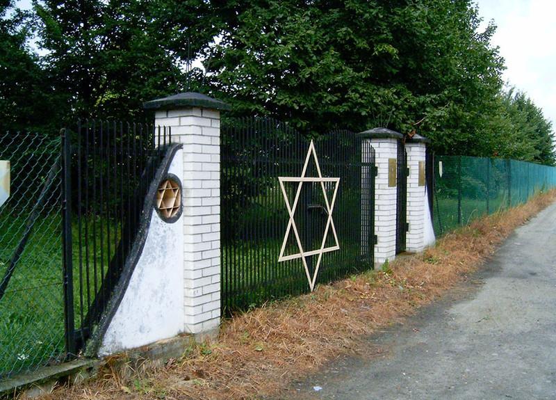 Wikipedia, Jewish cemetery in Pilzno, Self-published work, Star of David in Poland, Star of David on