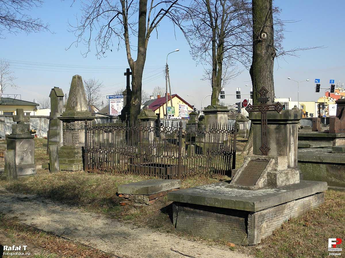 Wikipedia, Buildings with addresses, Evangelical-Augsburg Cemetery in Radom, Images with watermarks,