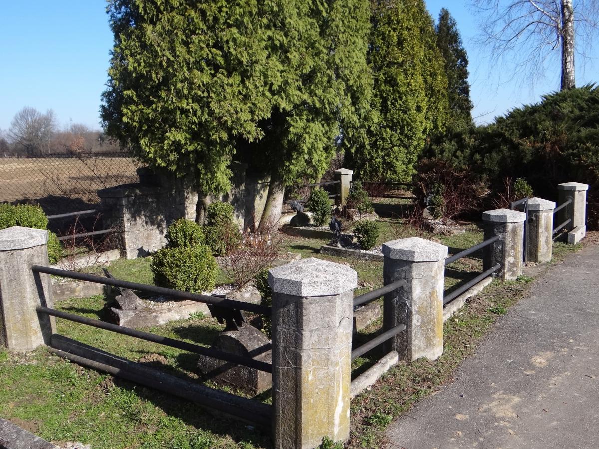 Wikipedia, Self-published work, World War I Cemetery nr 375 in Gdów