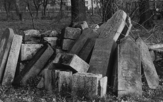 Wikipedia, Jewish cemetery in Wilamowice, Self-published work