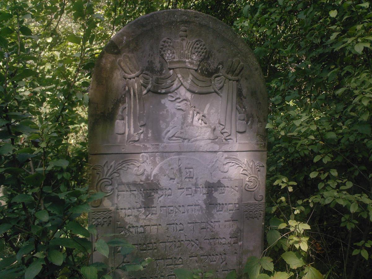 Wikipedia, Crown on Jewish gravestones in Poland, Deer on Jewish gravestones in Poland, Jewish Cemet
