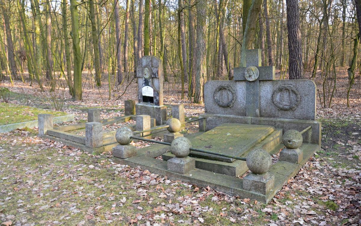 Wikipedia, Military cemetery in Brodnica, Self-published work