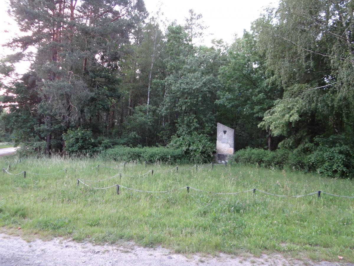 Wikipedia, Cmentarz wojenny w Hucie Krzeszowskiej, Media with locations, Pages with maps, Self-publi