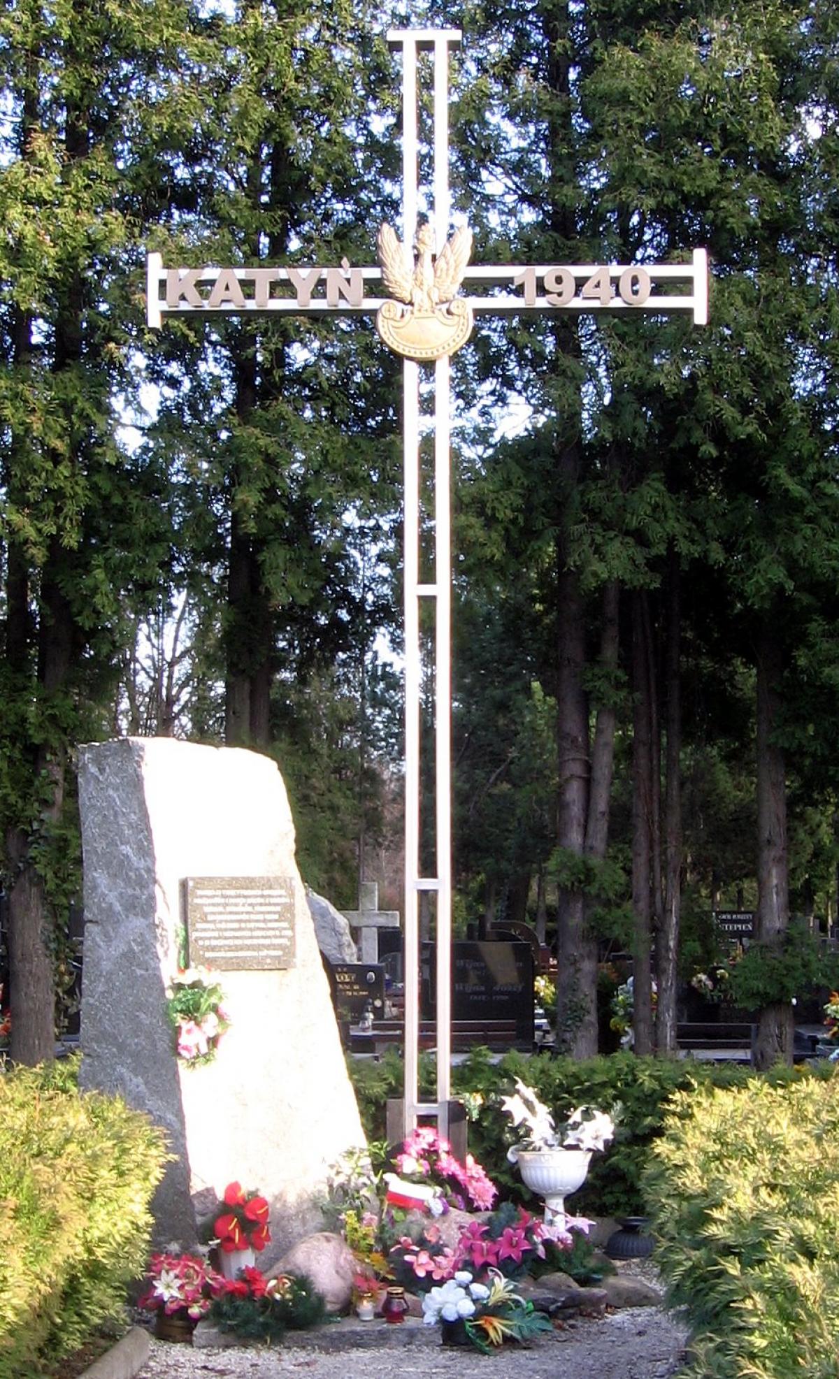 Wikipedia, Monuments and memorials of the Katyń Massacre in Poland, Osobowicki Cemetery, PD-user