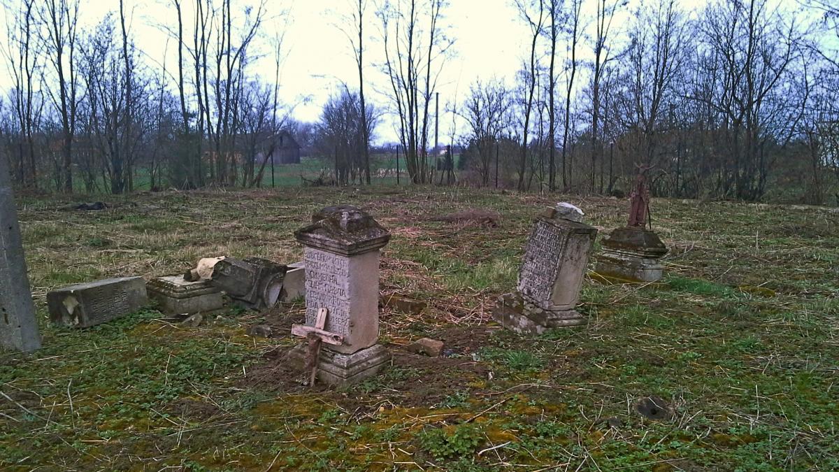Wikipedia, Orthodox cemetery in Mircze, Self-published work