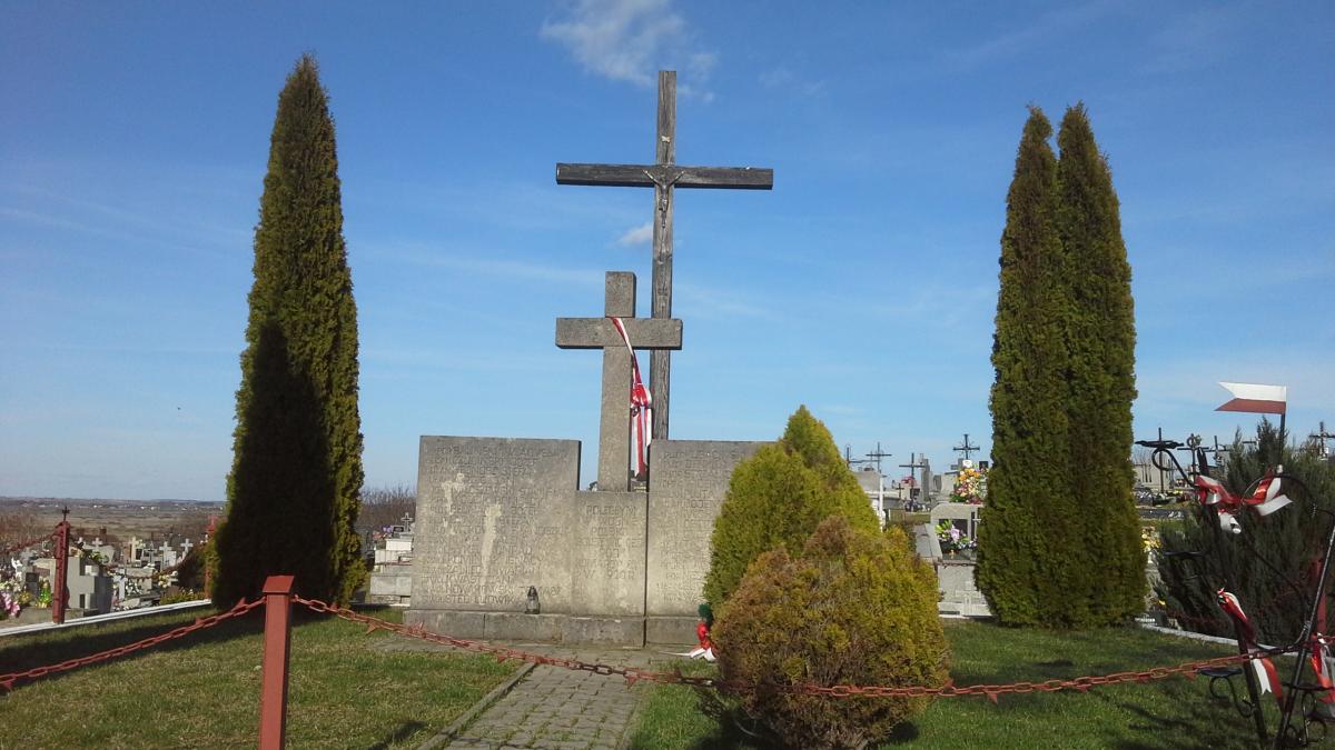 Wikipedia, Battle of Komarów, Roman Catholic cemetery in Komarów-Osada, Self-published work