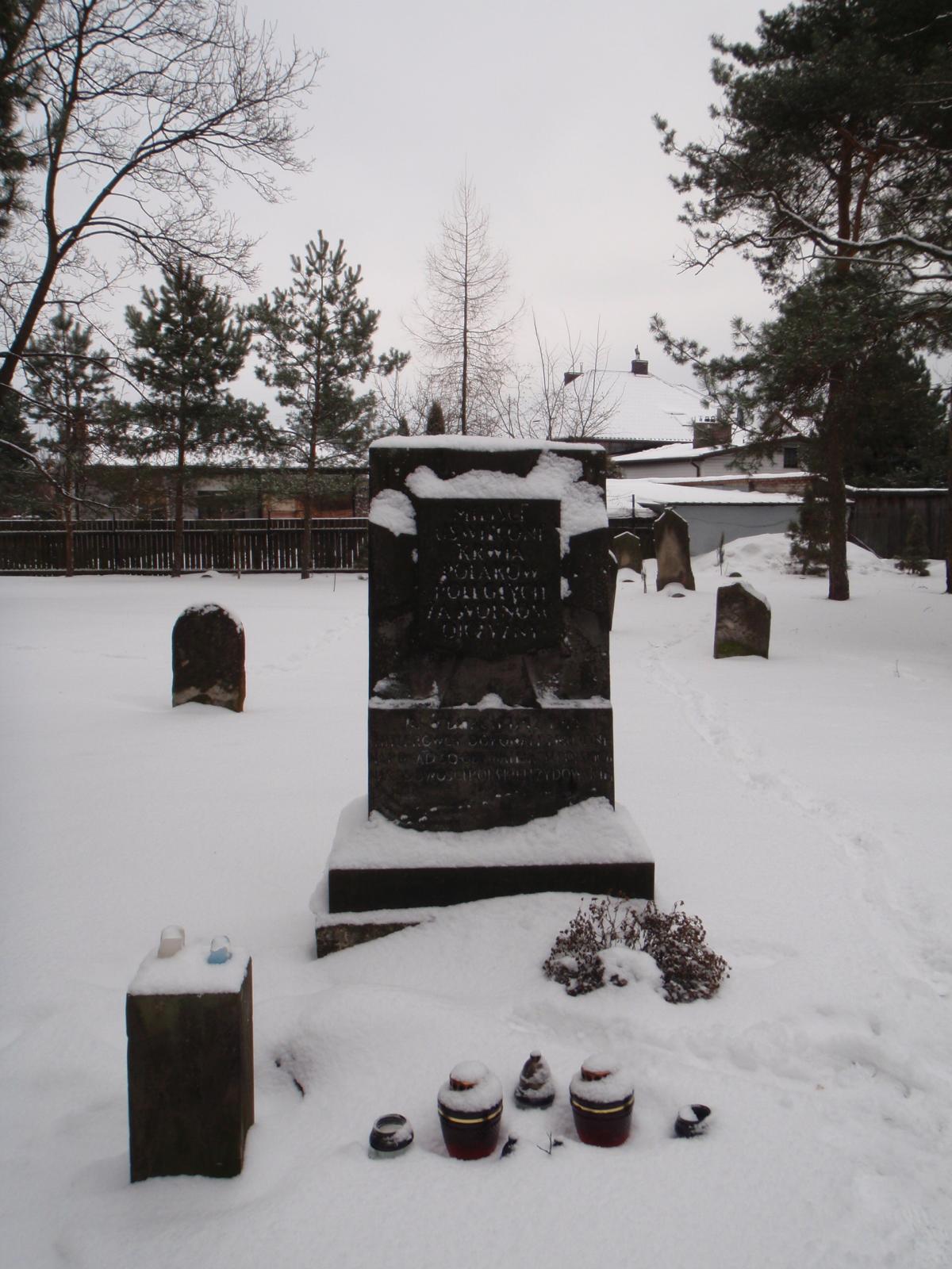 Wikipedia, Jewish cemetery in Piaseczno, Self-published work