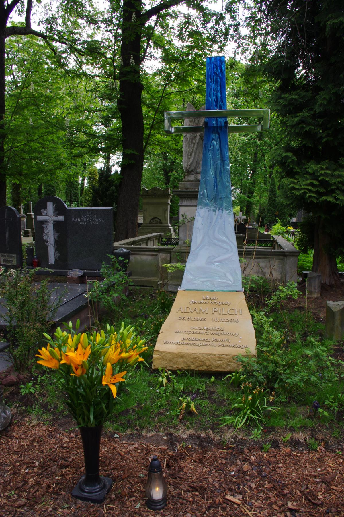 Wikipedia, Adam Pilch, Evangelical-Augsburg Cemetery in Warsaw, Self-published work, Taken with Pent