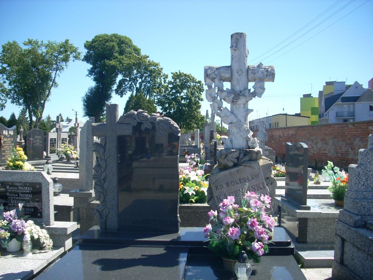 Wikipedia, Catholic cemetery in Przasnysz, Gravestones to clergy, Self-published work, Wikigrant WG 