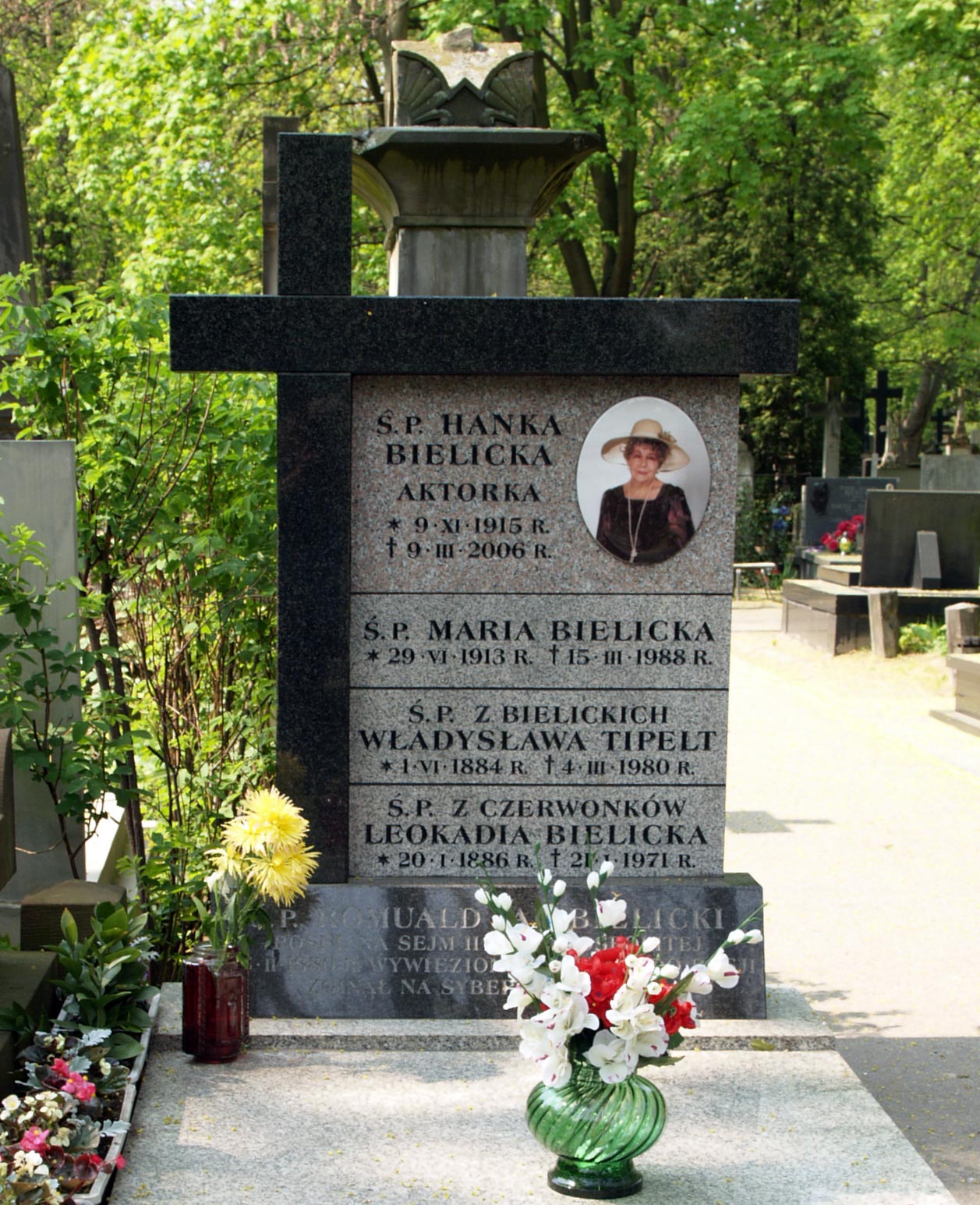 Wikipedia, Files by User:Chepry, Hanka Bielicka, Powzki Cemetery - B, Self-published work