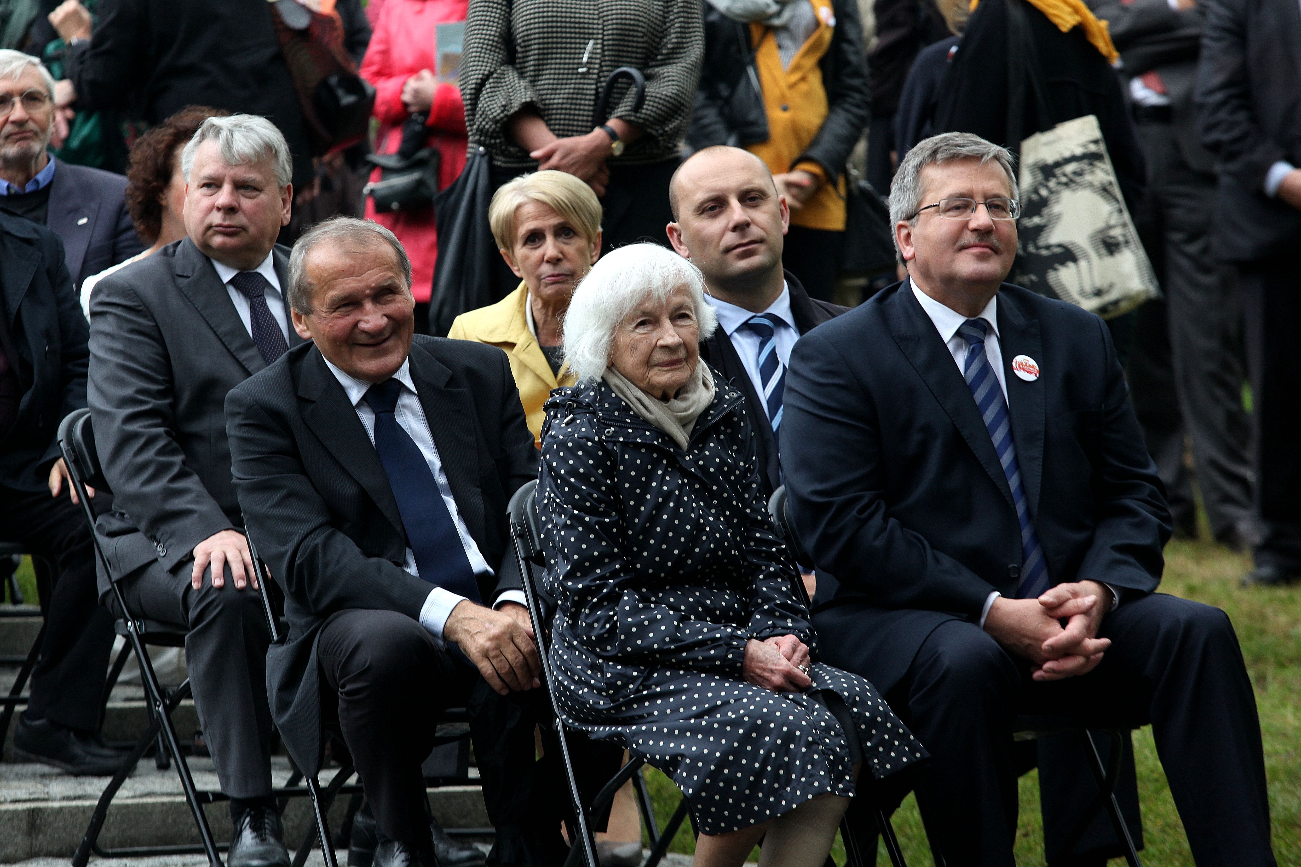 Wikipedia, Bogdan Borusewicz in 2012, Bronisaw Komorowski in 2012, Danuta Szaflarska, Files provide