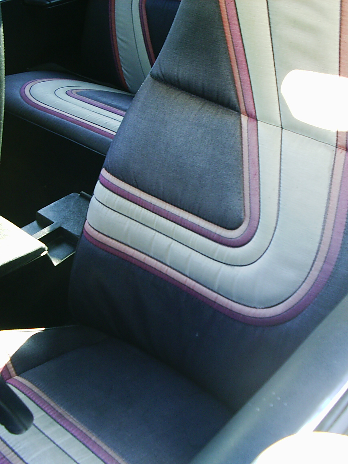 Wikipedia, AMC Javelin, Automobile seats, PD-self, Photographs taken on 2009-11-05, Pierre Cardin, S